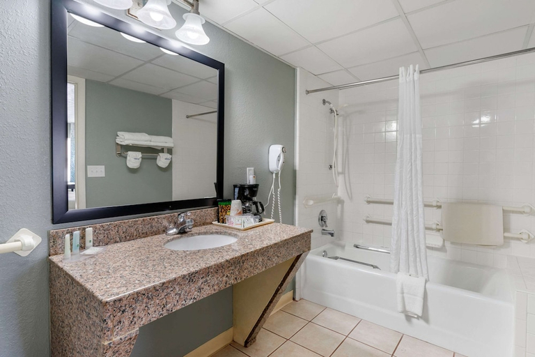 Bathroom 4, Quality Inn Bradenton North I-75, Manatee