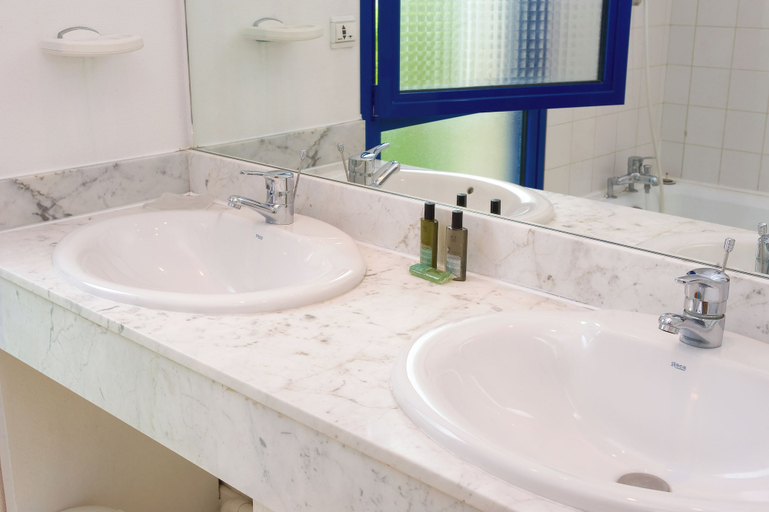Bathroom 4, Madame Vacances Villas Aquitaine, Landes