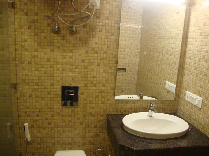 Bathroom 5, Hotel Hamers International, Dehradun