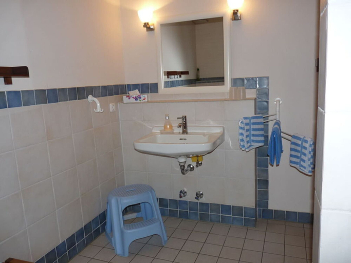 Bathroom 4, at the Organic Farm Angus-hof, Plön