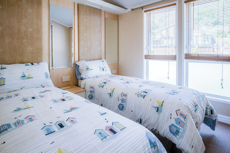 Bedroom 2, Manor 5 Lodge - 2 Bedroom Lodge - Pendine, Carmarthenshire