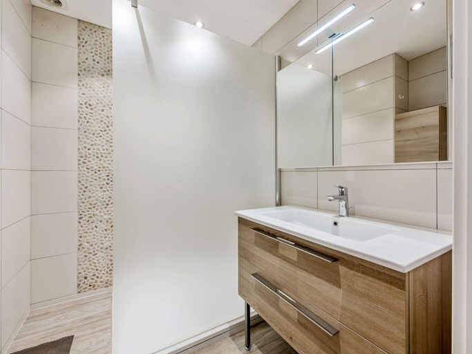 Bathroom 4, Apartment in Koksijde Near the Sea, West-Vlaanderen