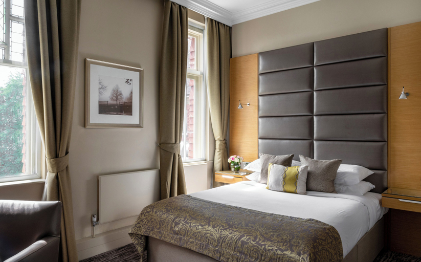 Bedroom 2, Woodlands Park Hotel, Surrey
