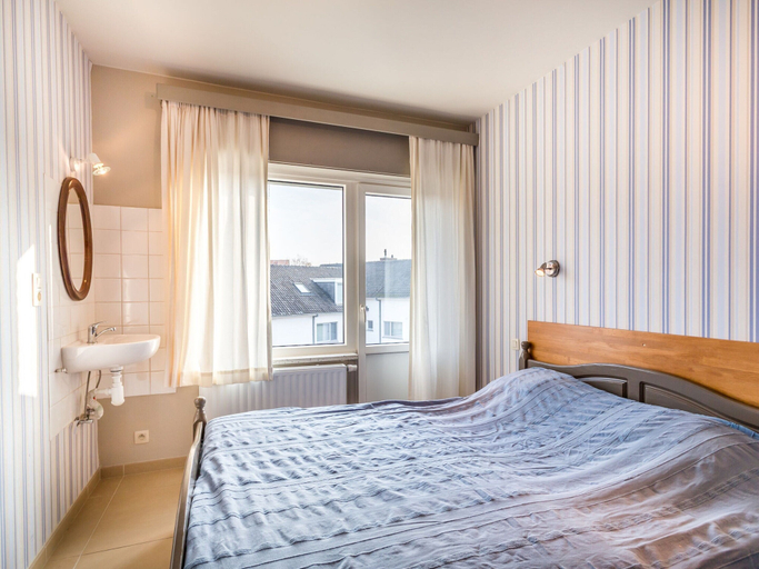Room 5, Apartment in Koksijde Near the Beach, West-Vlaanderen
