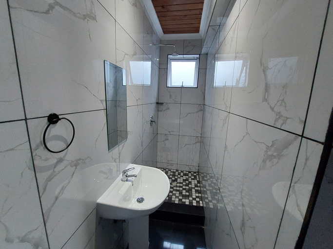 Bathroom 4, Freedom Media Guest House, Nelson Mandela Bay