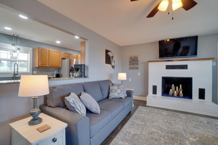 Others 5, Table Rock Lake Home - Fire Pit & Lake Views!, Barry