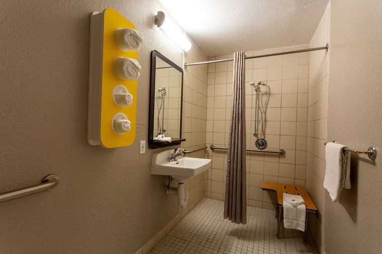 Bathroom 3, Motel6 Camp Springs, DC - South Camp Springs, Prince George's