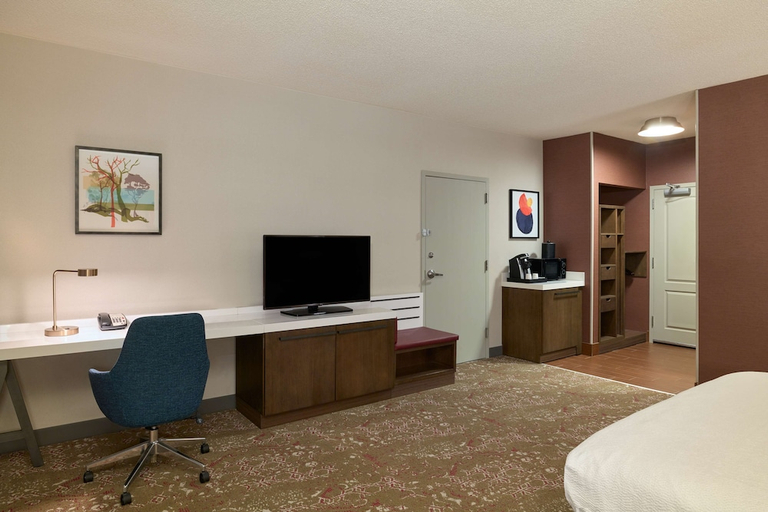 Bedroom 2, Hilton Garden Inn Bloomington, IN, Monroe