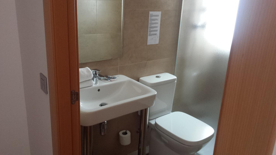 Bathroom 3, Hotel Mediterrani Express, Barcelona