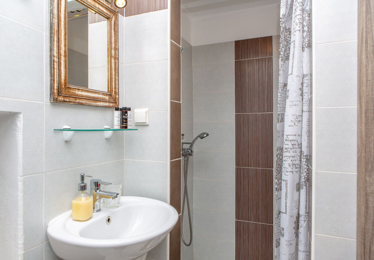 Bathroom 4, Ep Avlis Apartments, South Aegean
