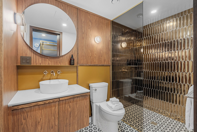 Bathroom 3, Hotel Maurice, Communauté-Urbaine-de-Québec
