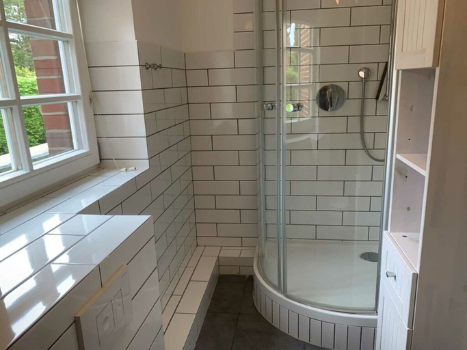 Bathroom 3, "luv With Shed" in House Smaswai 10, Nordfriesland