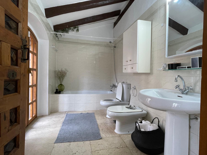 Bathroom 3, Barri Antic Cambrils, Tarragona
