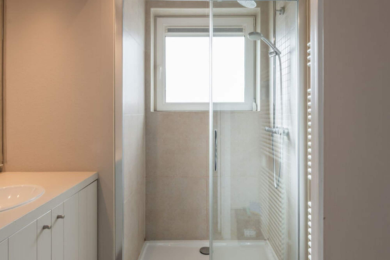 Bathroom 5, Goethe 0202 Furnished Apartment With sea View, West-Vlaanderen