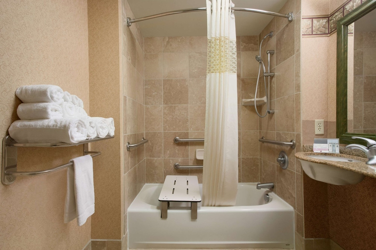 Bathroom 3, Hampton Inn Canon City, Fremont