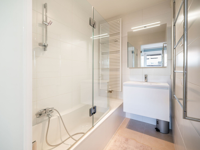 Bathroom 3, Apartment in Koksijde With Sea Views, West-Vlaanderen