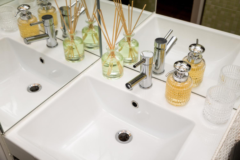 Bathroom 2, Almada Charm Suites & Apartments, Porto