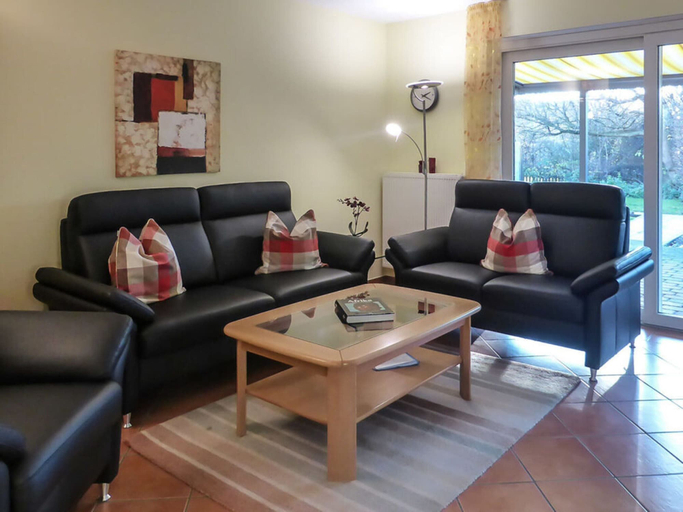 Living area, "country House" Modern Retreat, Ostholstein
