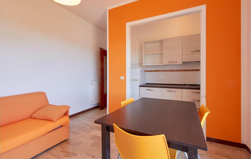 Others 5, Casa Borgo 1, Savona