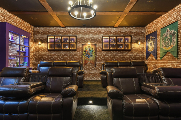 Public Area, Private Theater Game Loft 10br Villa Pool Spa, Polk