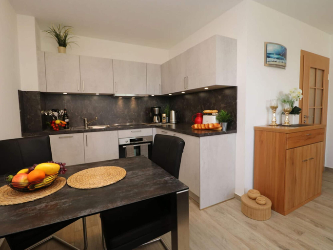 Private kitchen, Nice Apartment in Ostseebad Wustrow, Vorpommern-Rügen