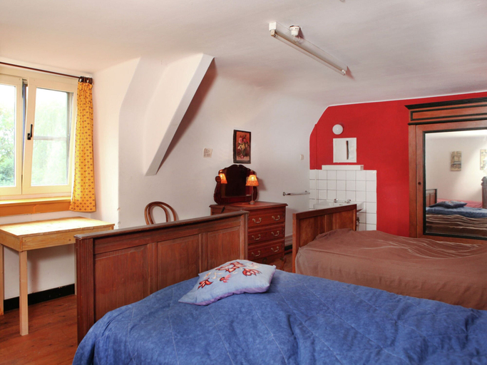 Bedroom 2, Spacious 11-bed Family Retreat, West-Vlaanderen