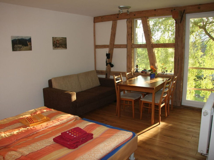 Room 4, In the Middle of Nowhere, Rottweil