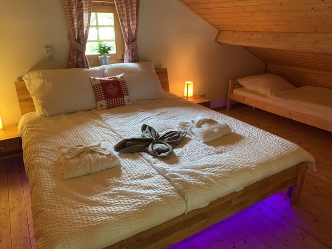 Bedroom 5, Eifel Chalet Holiday Apartment, Eifelkreis Bitburg-Prüm