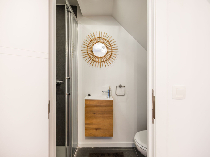 Bathroom 3, Garden Villa Steps From Beaches, West-Vlaanderen