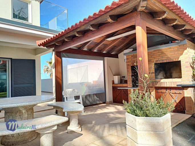 Others 2, PEARLS BEACH VILLA, Porto Moniz