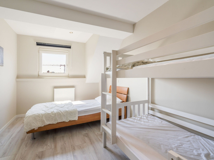 Others 3, Bright Apartment in the City Center, West-Vlaanderen