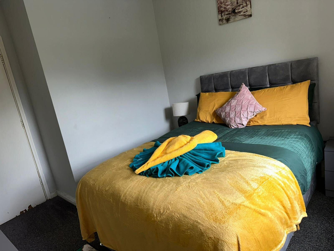 Bedroom 2, London Luxury Apartment up to 8 Guests, London