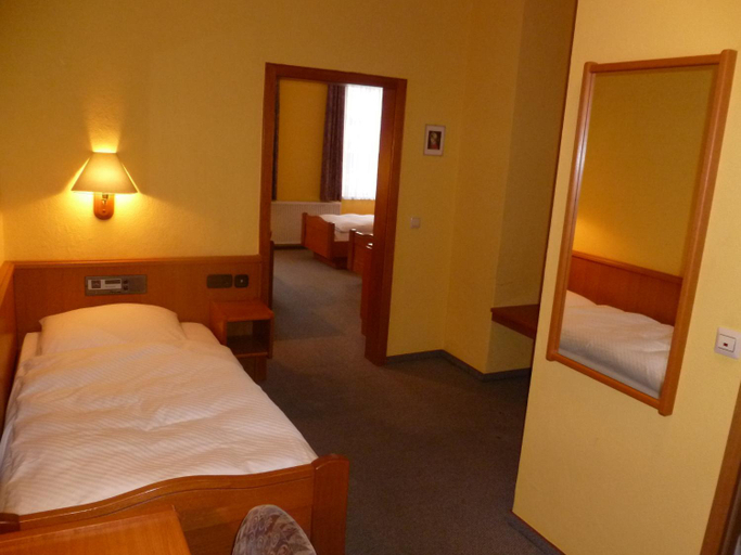 Bedroom 3, Hotel Deutsche Eiche in Northeim, Northeim