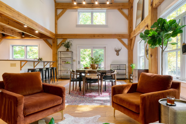 Food & Drinks 5, Woodfall by Avantstay Tons of Outdoor Space, Berkshire