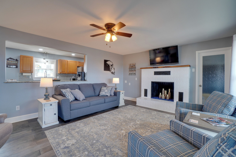 Others 1, Table Rock Lake Home - Fire Pit & Lake Views!, Barry