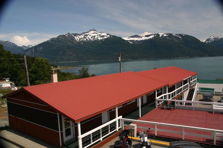 Captain's Choice Motel, Haines