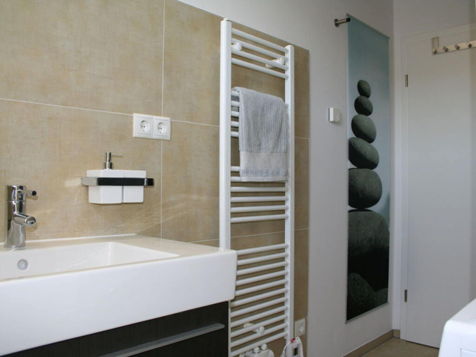 Bathroom 5, In the Villa Wiesenweg, Vorpommern-Rügen