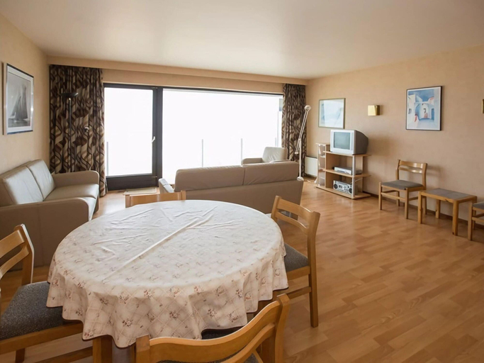 Bedroom 3, Beachfront Bliss with Parking, West-Vlaanderen