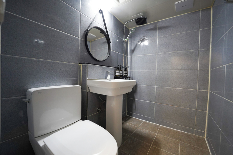 Bathroom 3, La Villa Foret, Geumjeong
