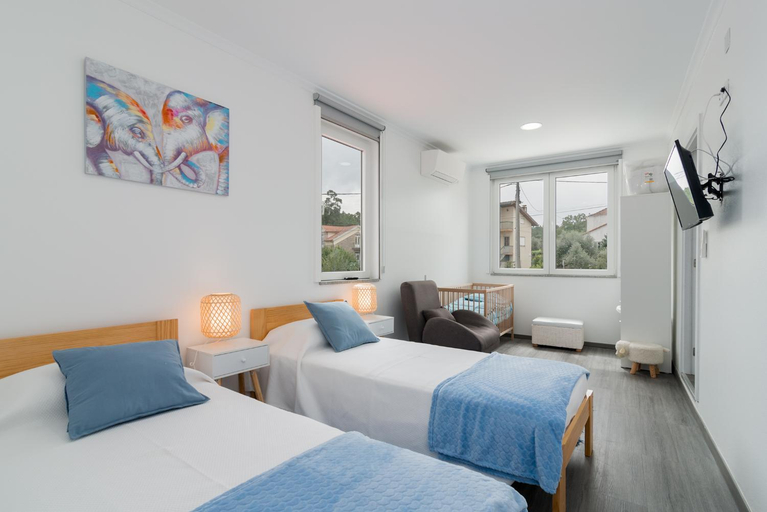Others 2, Casas Madalena, Seia