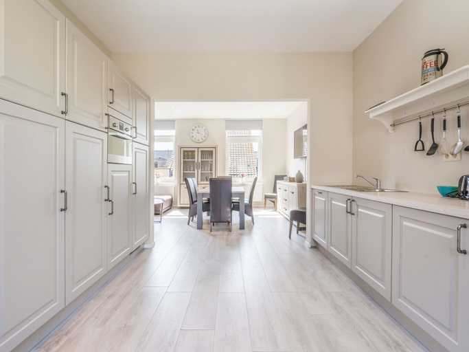 Others 5, Bright Apartment in the City Center, West-Vlaanderen