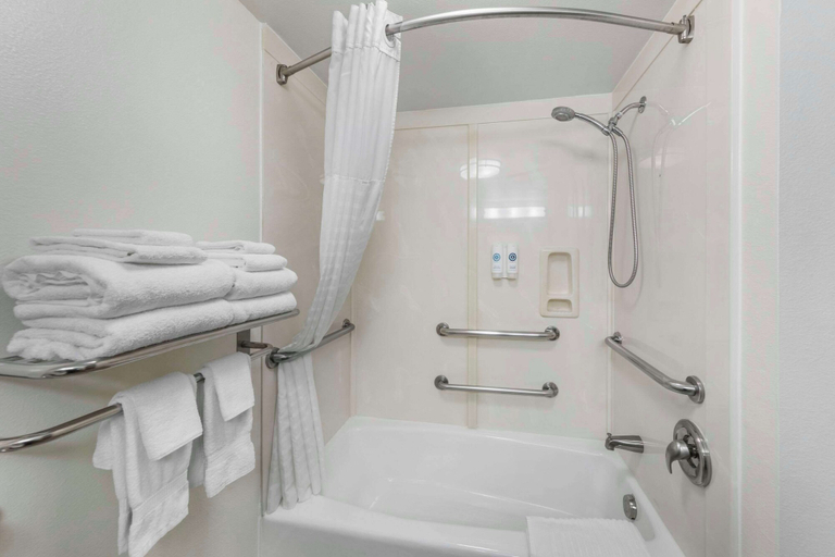 Bathroom 5, Comfort Suites Tulare Sequoia Gateway, Tulare
