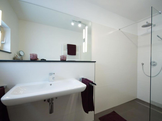 Bathroom 4, in the Moselschiefer House, Bernkastel-Wittlich