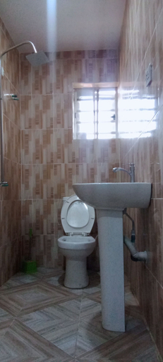 Bathroom 4, Solomon's porch hotel and suites, Atakumosa East