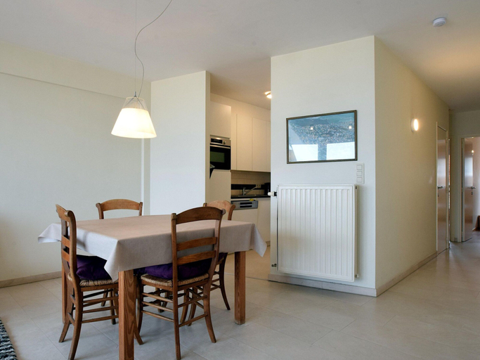 Others 5, Apartment With sea View in De Haan, West-Vlaanderen