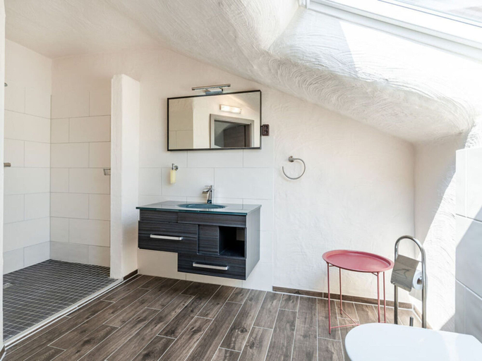 Bathroom 3, No. 7 Lake View Modern Retreat, Aurich