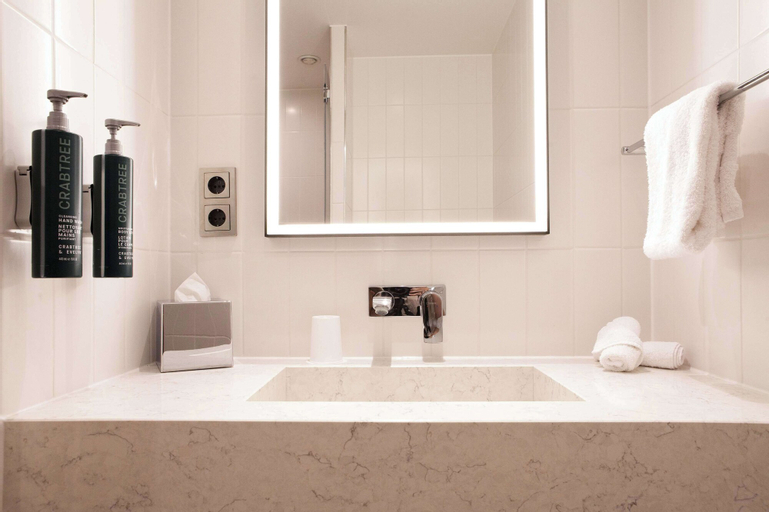 Bathroom 10