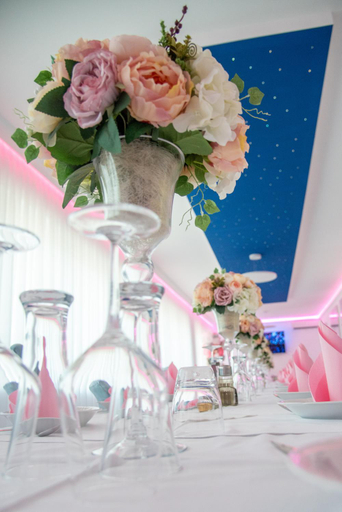 Food & Drinks 5, La Luna Premium Deluxe Apartment with Pool & Jacuzzi, Bikes and Secured Parking, Našice