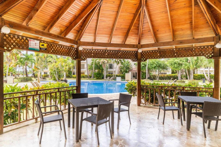 Food & Drinks, Punta Cana 1-bed Apt, Sleeps 4 With Pool & Hot Tub, Salvaleon de Higuey