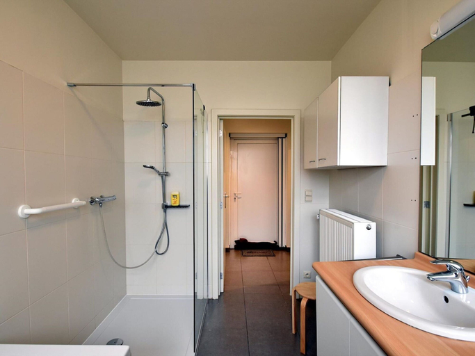 Bathroom 4, Oud Klooster 0001 Apartment in De Haan, West-Vlaanderen